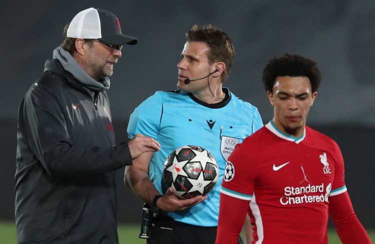 铃木一朗在日职全明星赛登板投球，展现惊人的运动天赋与娱乐精神